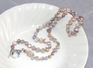 Mauve Keishi Pearl Necklace